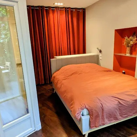 Beautiful With Private Garden Appartamento Parigi